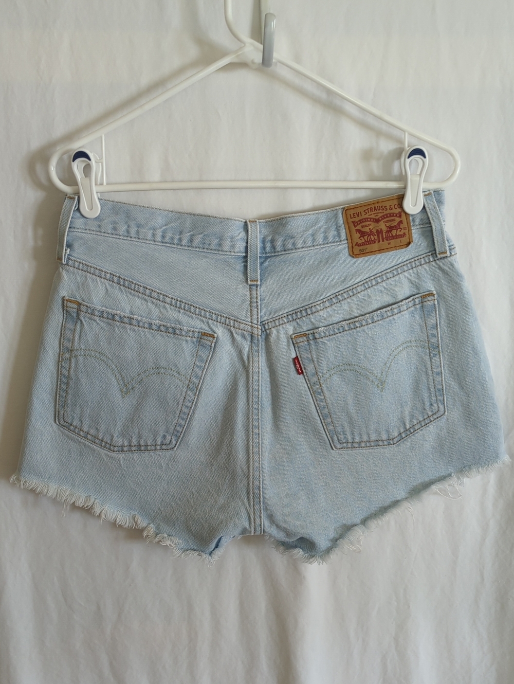 Levi’s 501 Button Fly Denim Cutoff Shorts Light Wash Size 30 - Picture 2 of 8